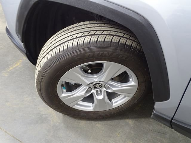 Used 2021 Toyota RAV4 XLE image 40