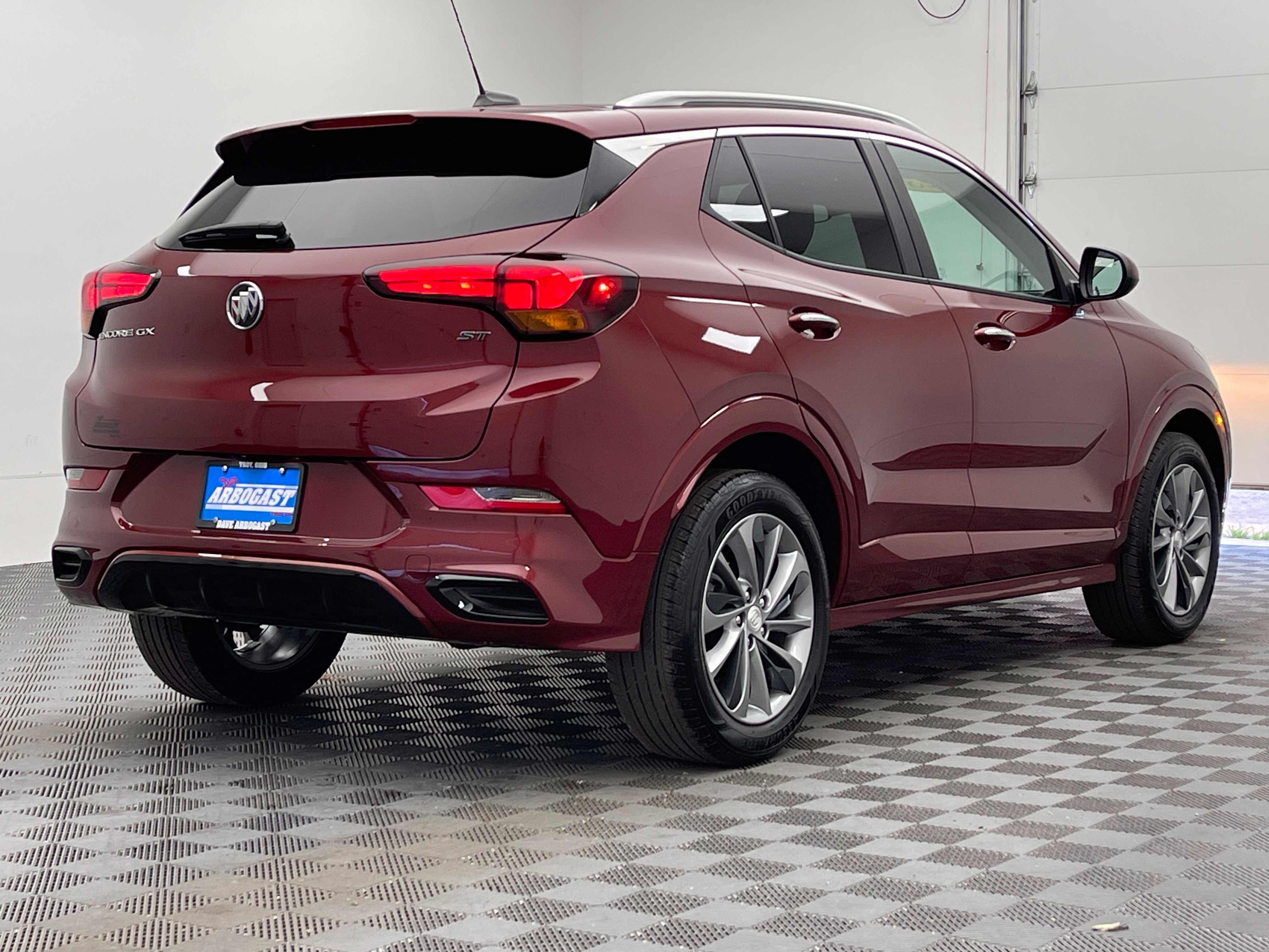 Used 2023 Buick Encore GX Select w/ Sport Touring Package FWD image 7