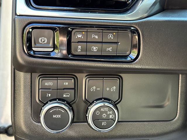 Used 2025 GMC Yukon XL Denali w/ Sun & Power Step Package AWD/4WD image 30
