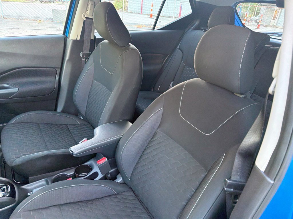 Used 2022 Nissan Kicks S FWD image 9