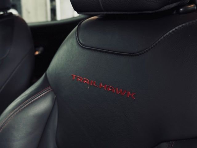 Used 2016 Jeep Renegade Trailhawk w/ Premium Trailhawk Package image 17