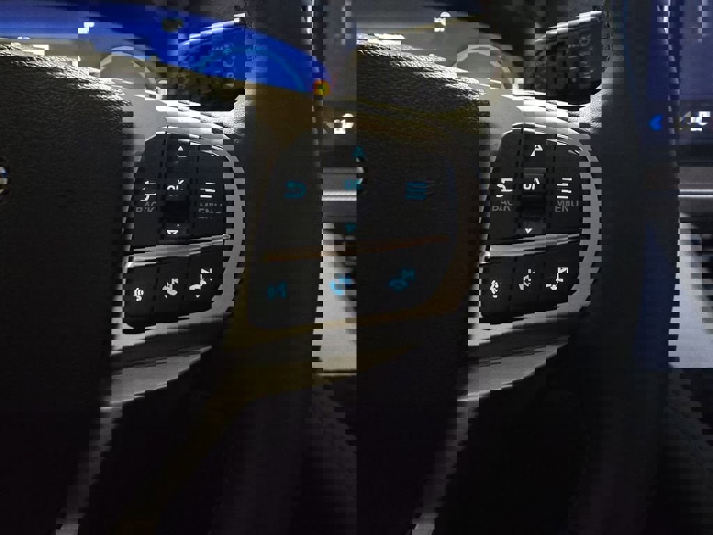 Used 2025 Ford Explorer Active AWD/4WD image 17