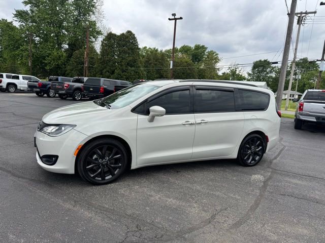 Used 2020 Chrysler Pacifica Touring-L Plus w/ Advanced Safetytec Group FWD image 2
