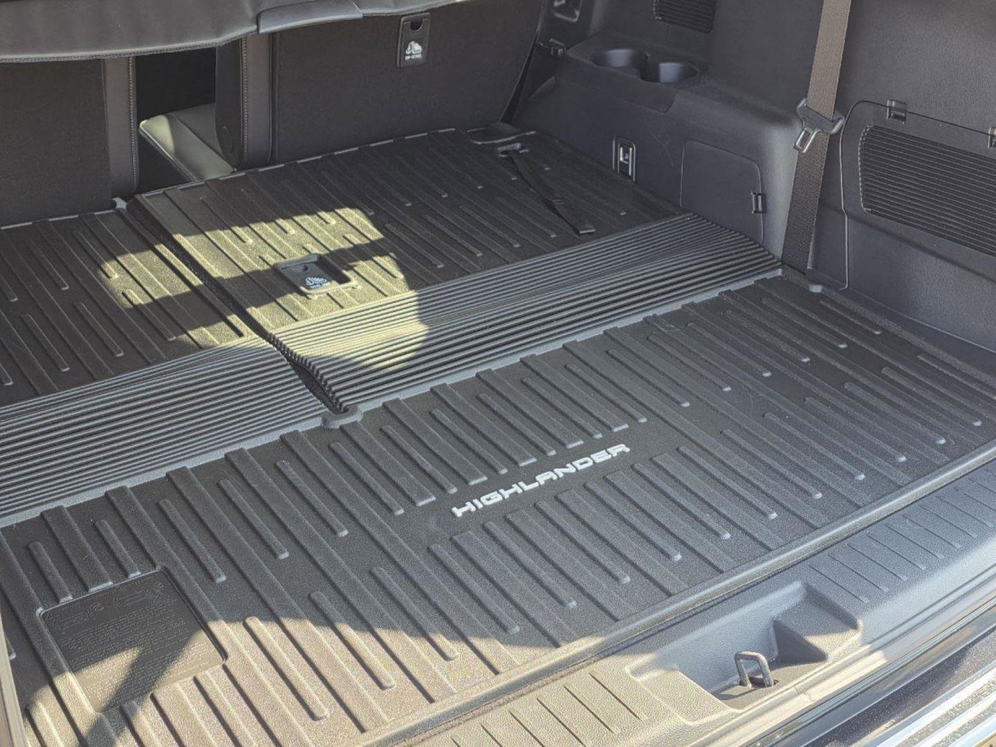 Used 2025 Toyota Highlander Platinum image 32