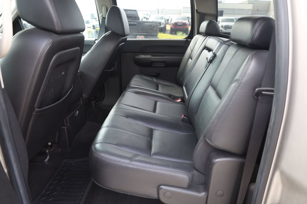 Used 2009 Chevrolet Silverado 3500 LT w/ Exterior Plus Package AWD/4WD image 17