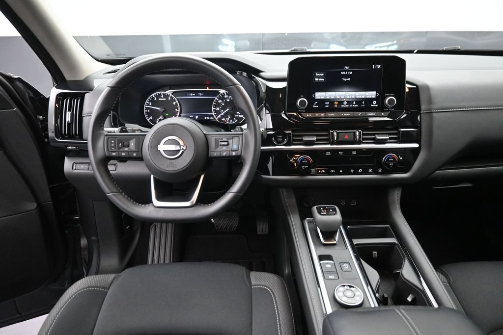Used 2025 Nissan Pathfinder SV AWD/4WD image 11