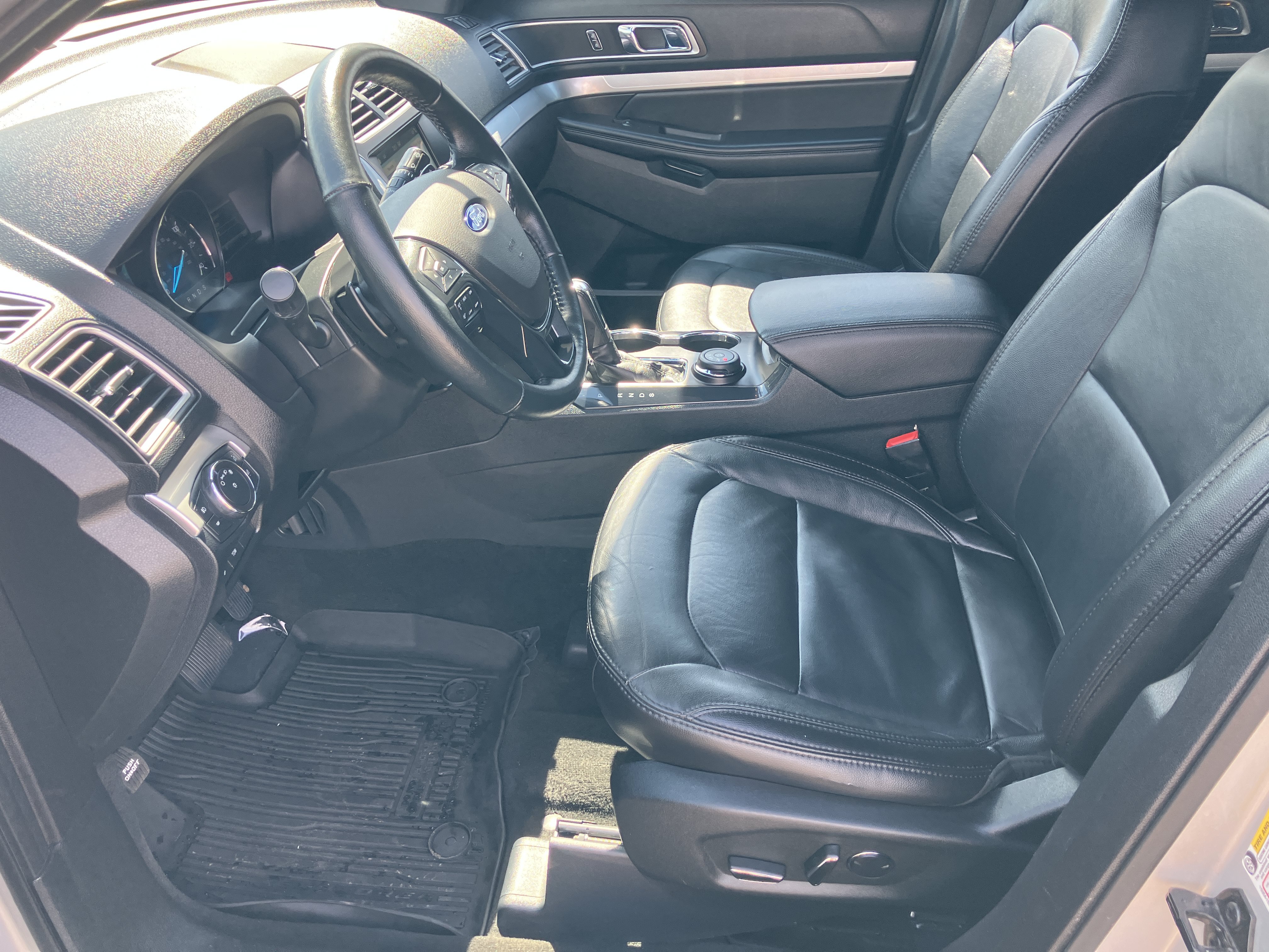 Used 2017 Ford Explorer XLT w/ Equipment Group 202A AWD/4WD image 13