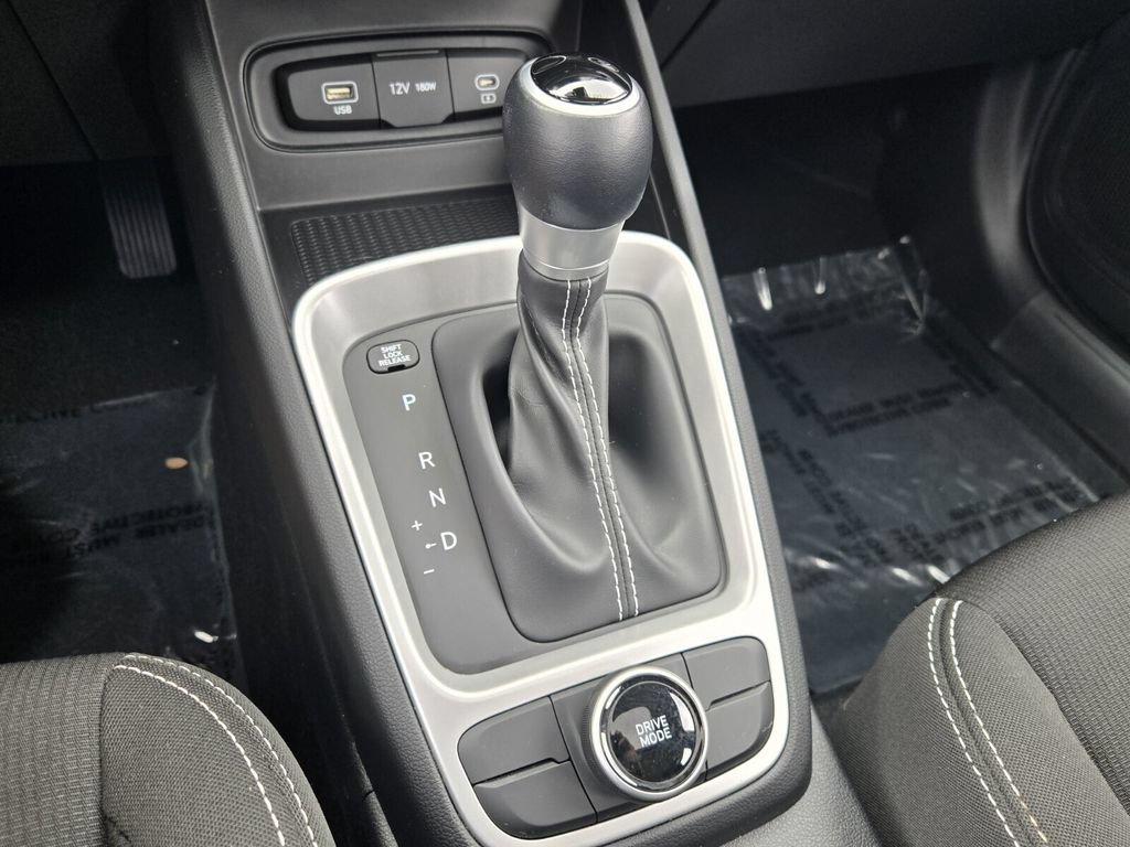 Certified 2023 Hyundai Venue SEL FWD image 18