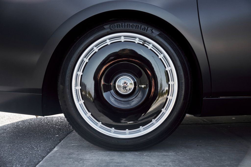 Used 2025 Rolls-Royce Phantom Sedan image 21