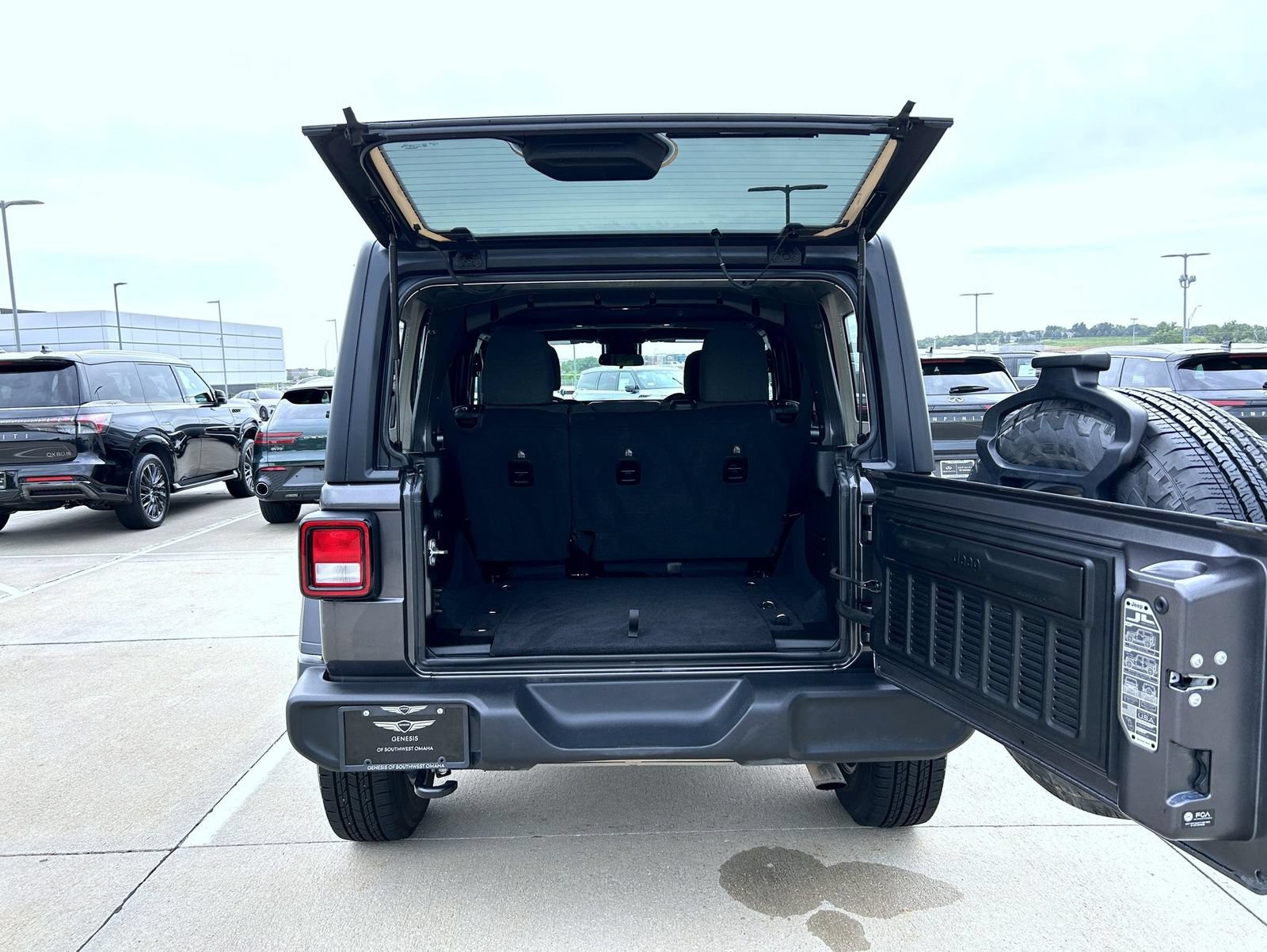 Used 2025 Jeep Wrangler Unlimited Sport AWD/4WD image 21