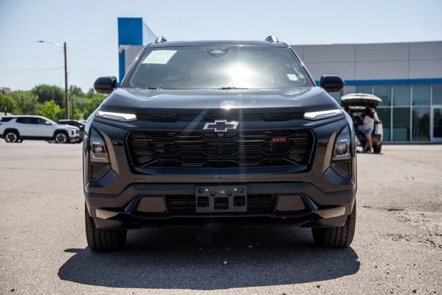 Used 2025 Chevrolet Equinox RS AWD/4WD image 2