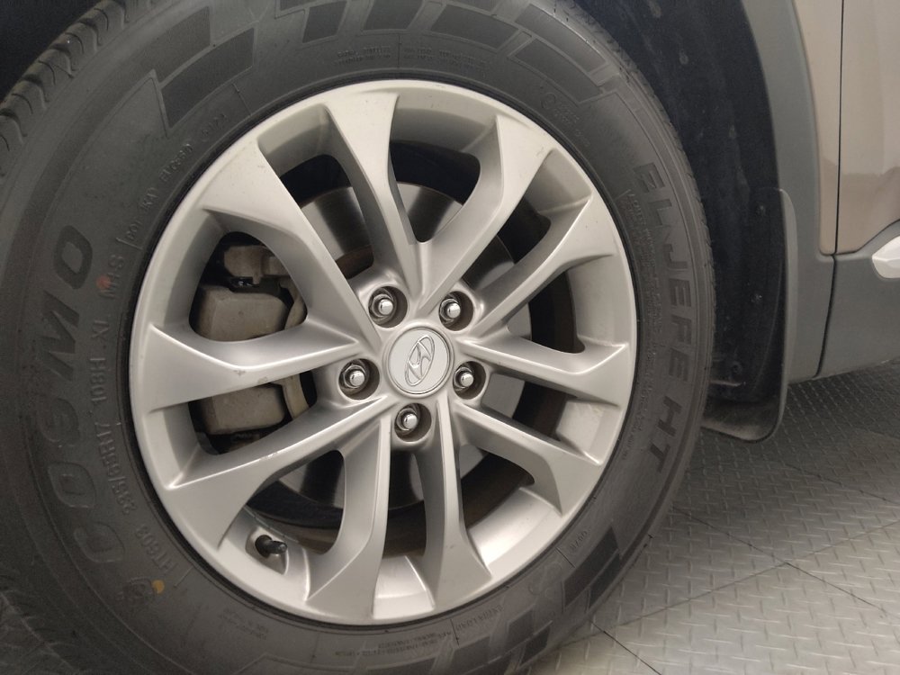 Used 2020 Hyundai Santa Fe SE image 31