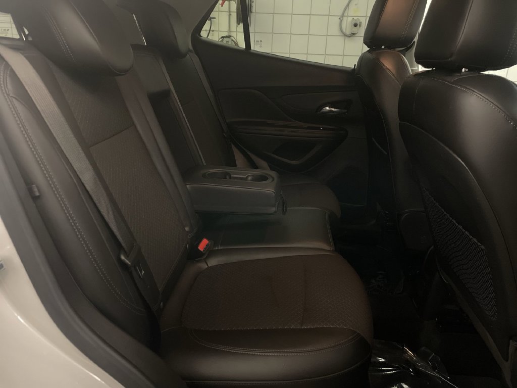 Used 2021 Buick Encore Preferred AWD/4WD image 18