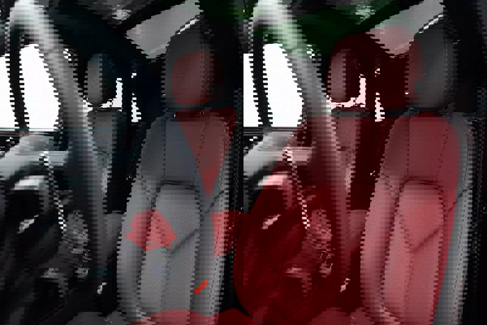 Certified 2025 Porsche Macan image 5