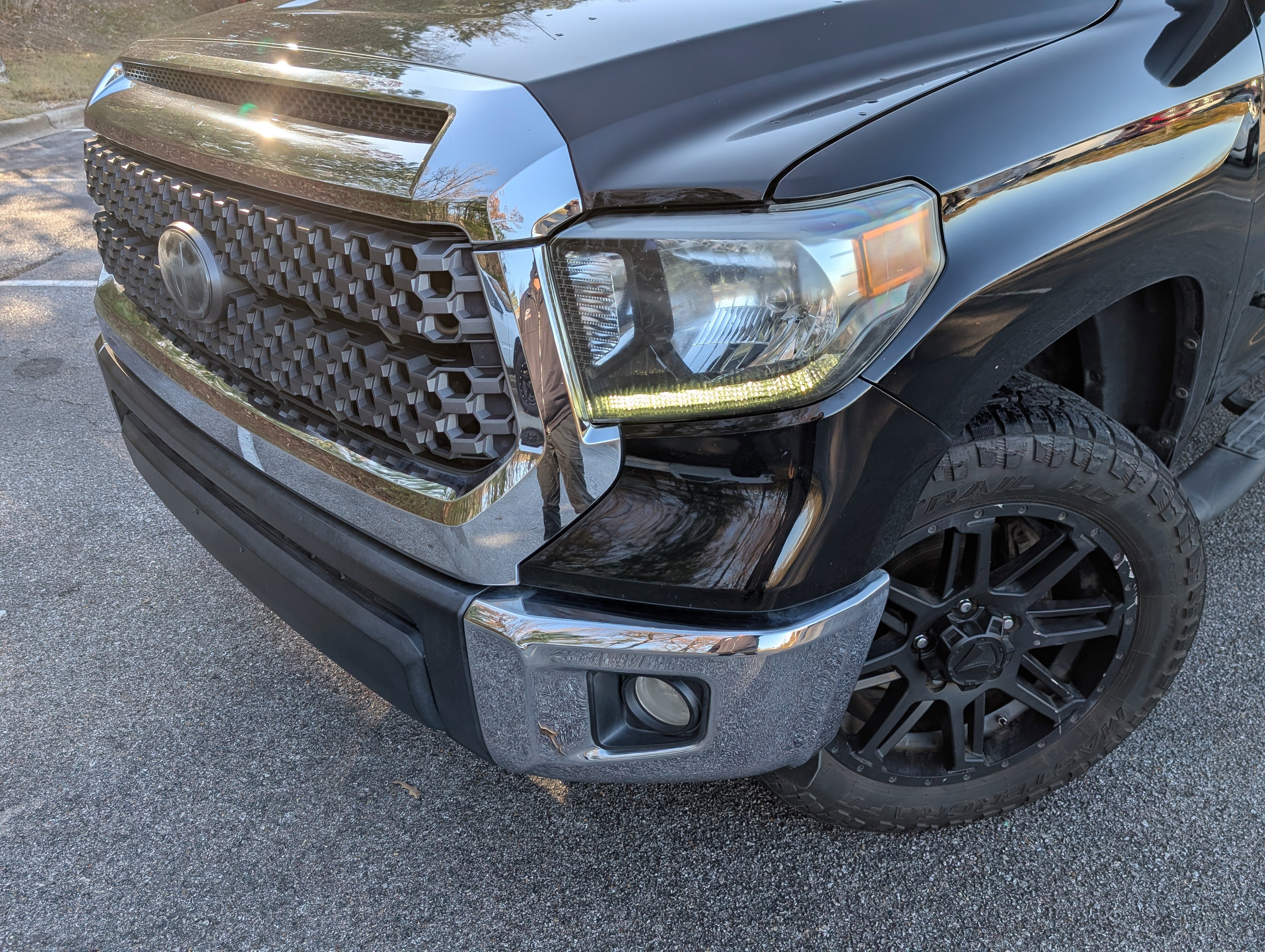 Used 2018 Toyota Tundra SR5 w/ SR5 Upgrade Package image 13