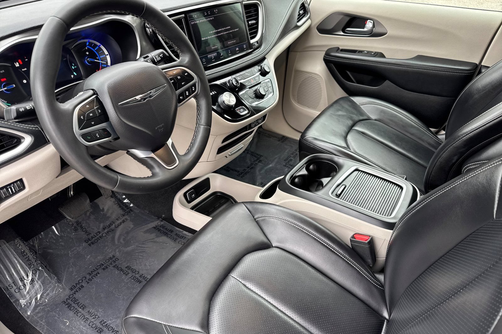 Used 2023 Chrysler Pacifica Touring-L FWD image 10