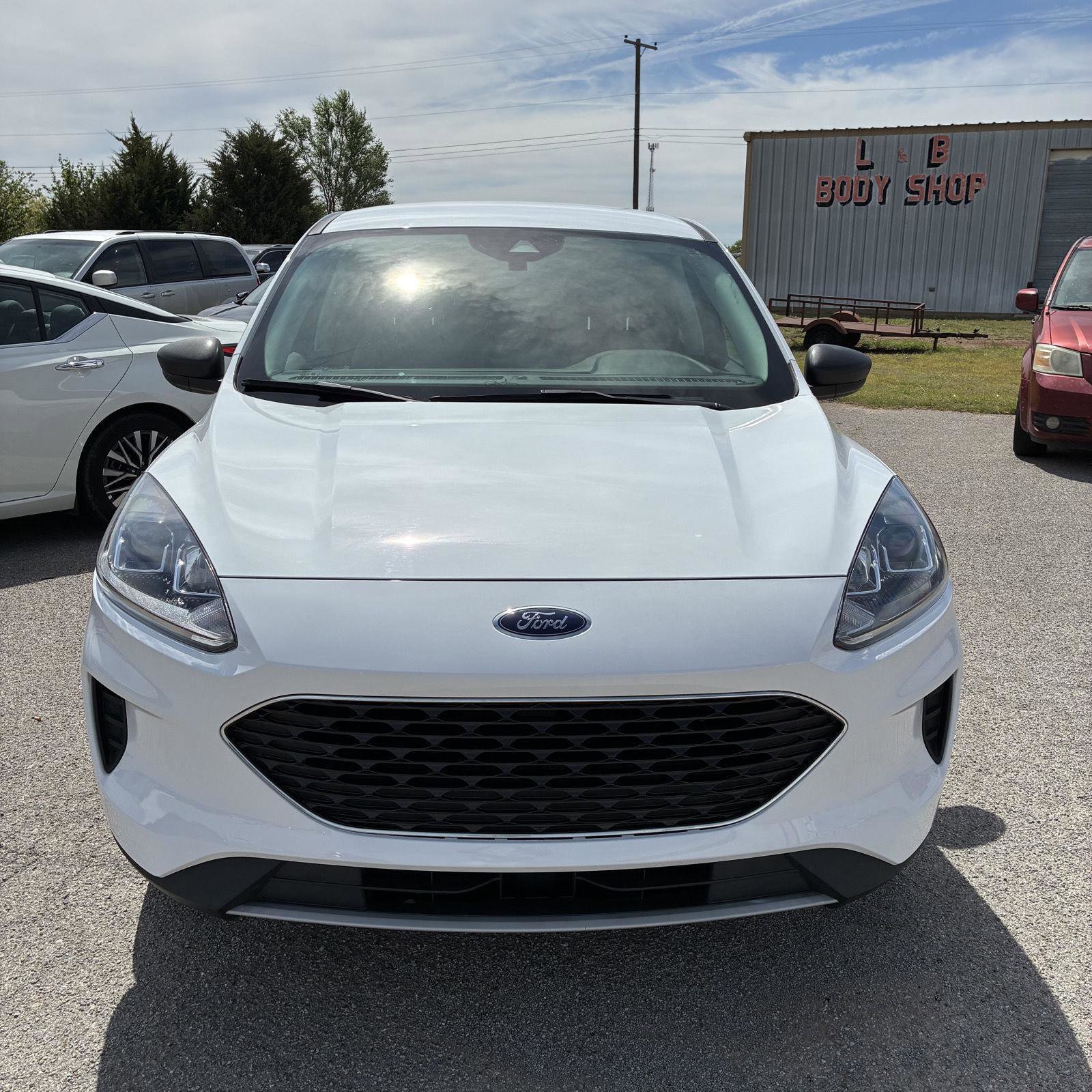 Used 2022 Ford Escape SE image 2