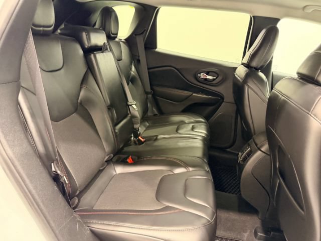 Used 2020 Jeep Cherokee Trailhawk w/ Cold Weather Group AWD/4WD image 24