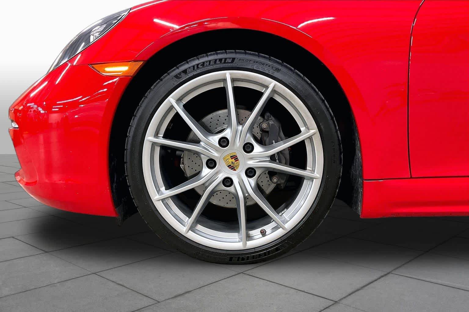 Used 2018 Porsche 718 Boxster RWD image 10