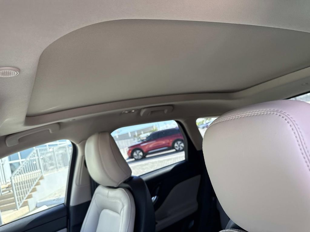 New 2026 Lincoln Corsair Premiere image 32