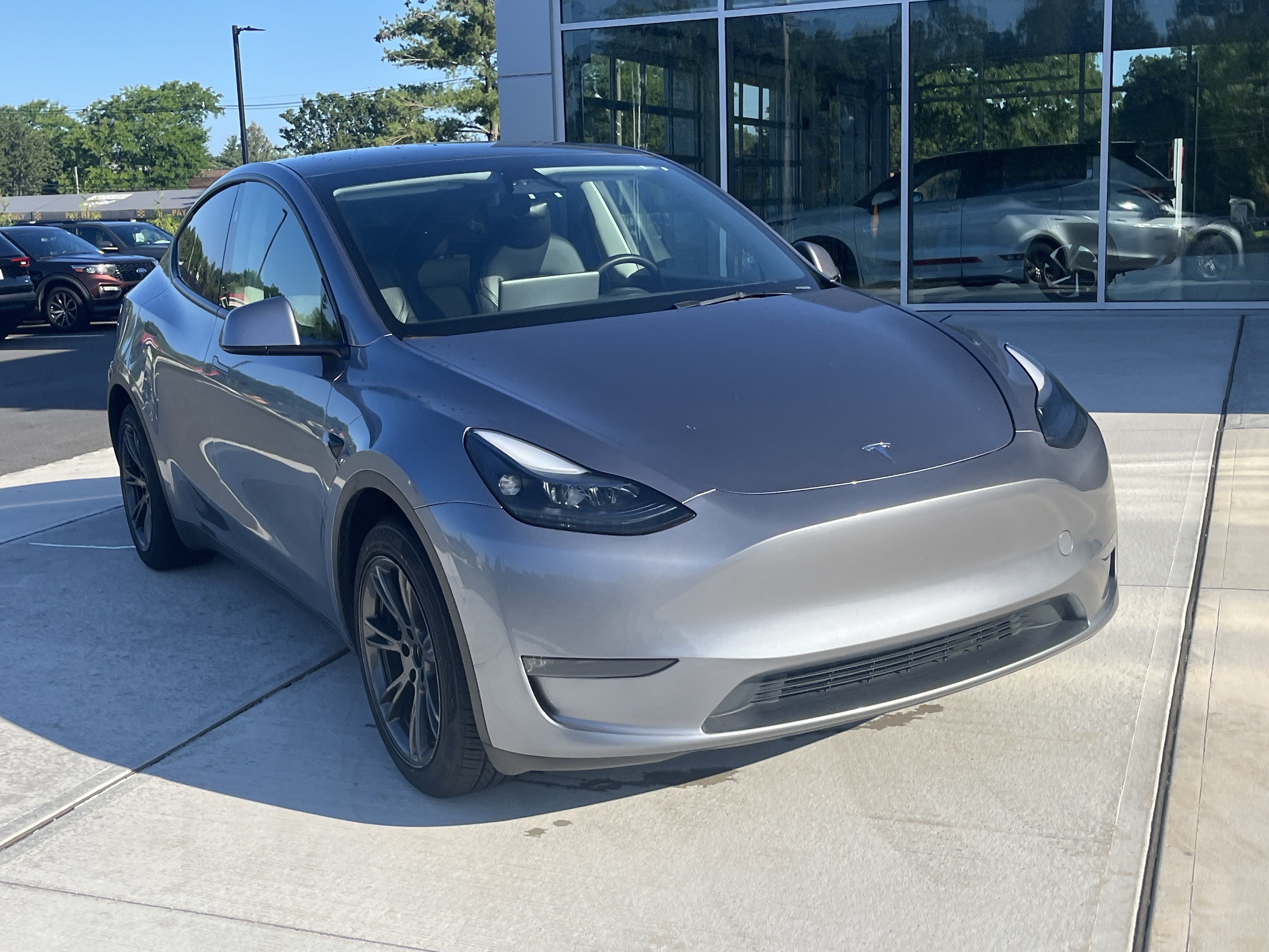Used 2024 Tesla Model Y Long Range AWD/4WD image 2