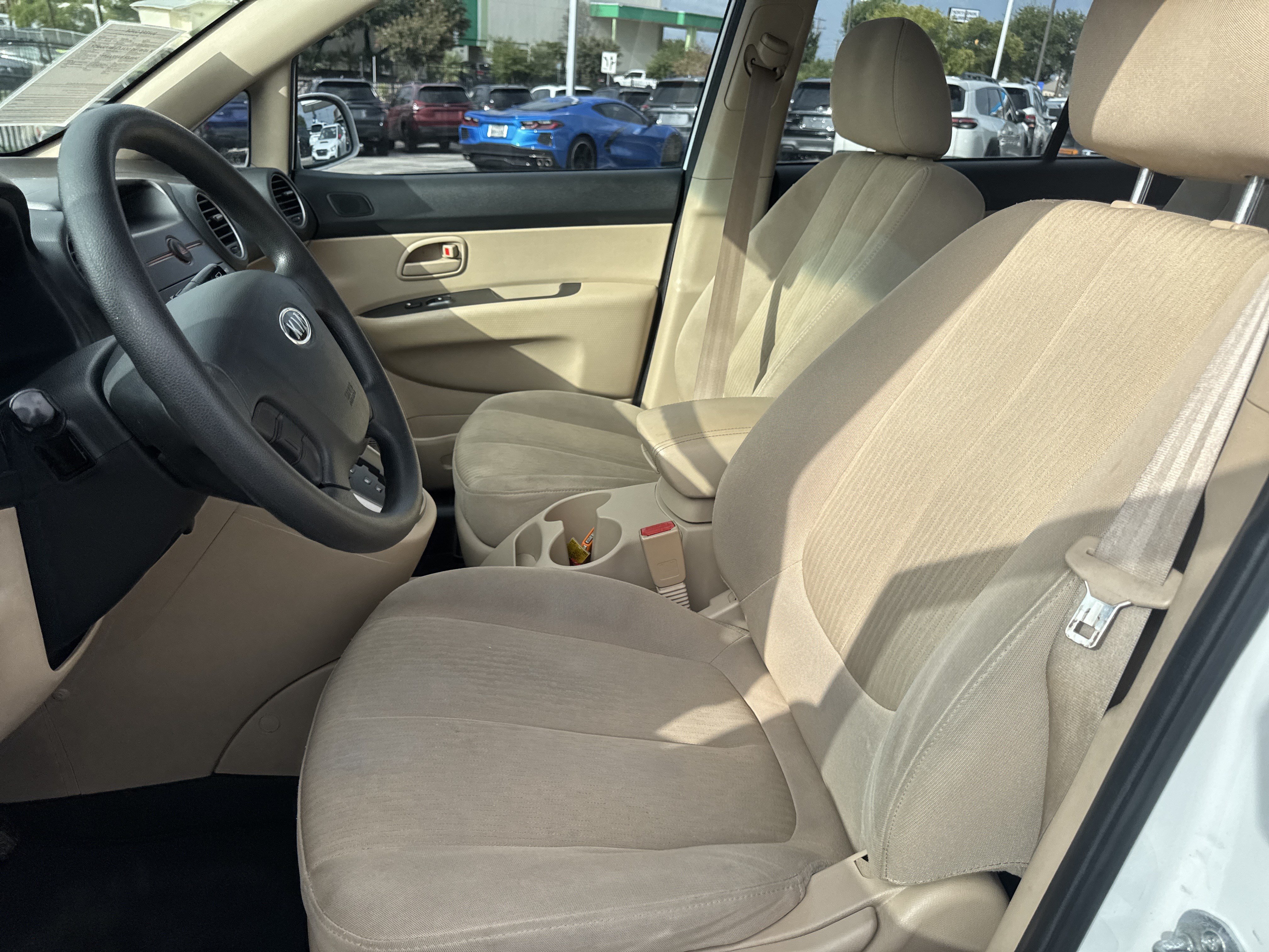 Used 2009 Kia Rondo LX FWD image 29