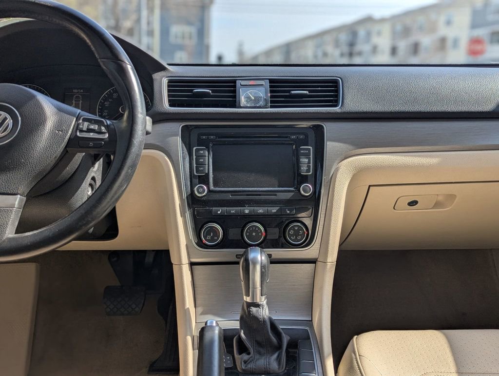 Used 2015 Volkswagen Passat TDI SE image 15