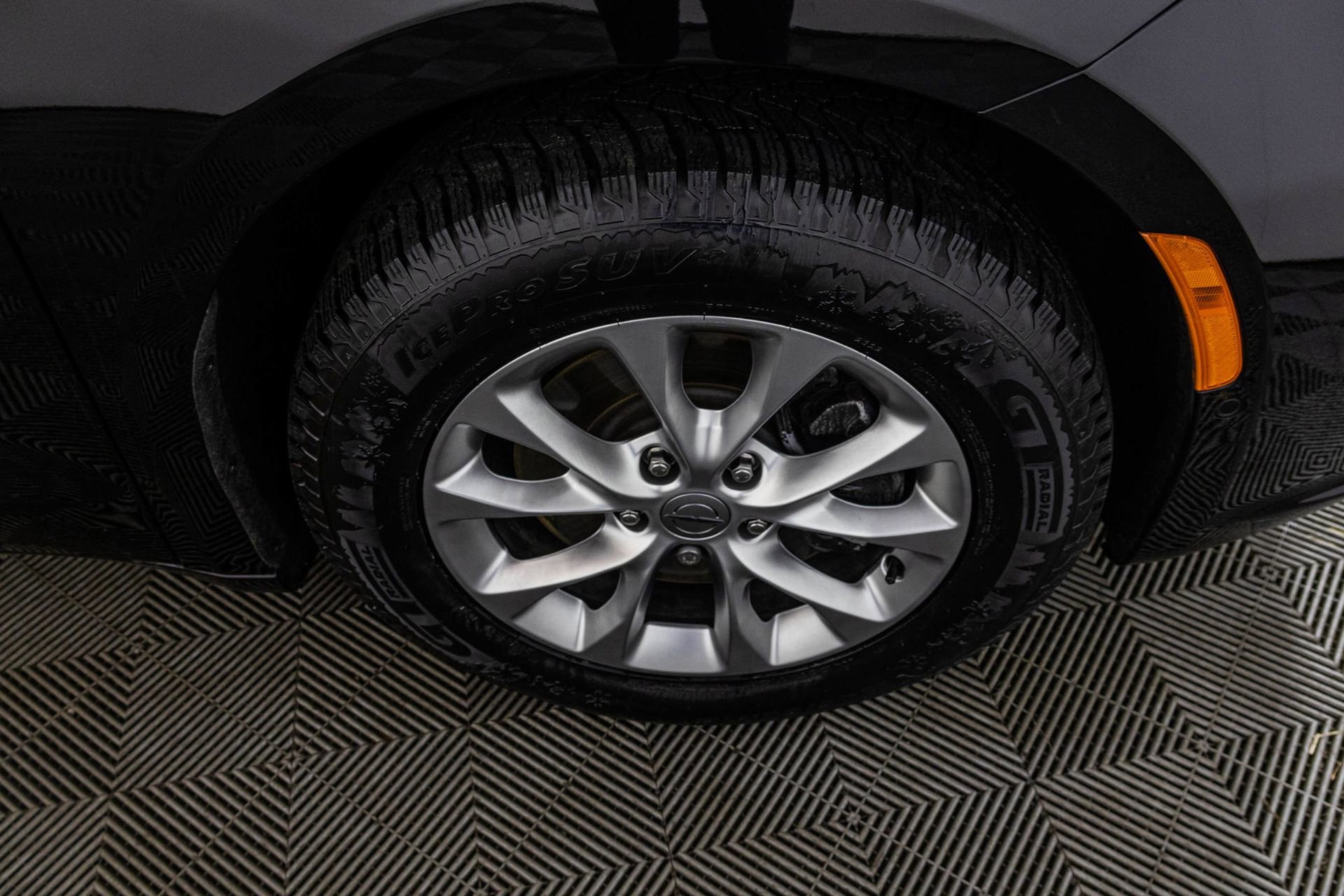 Used 2024 Chrysler Pacifica Touring-L image 52