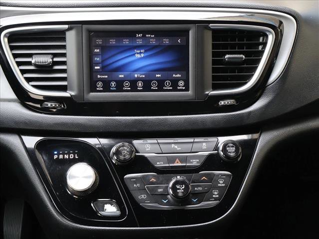 Used 2019 Chrysler Pacifica Touring Plus w/ S Appearance Package FWD image 13