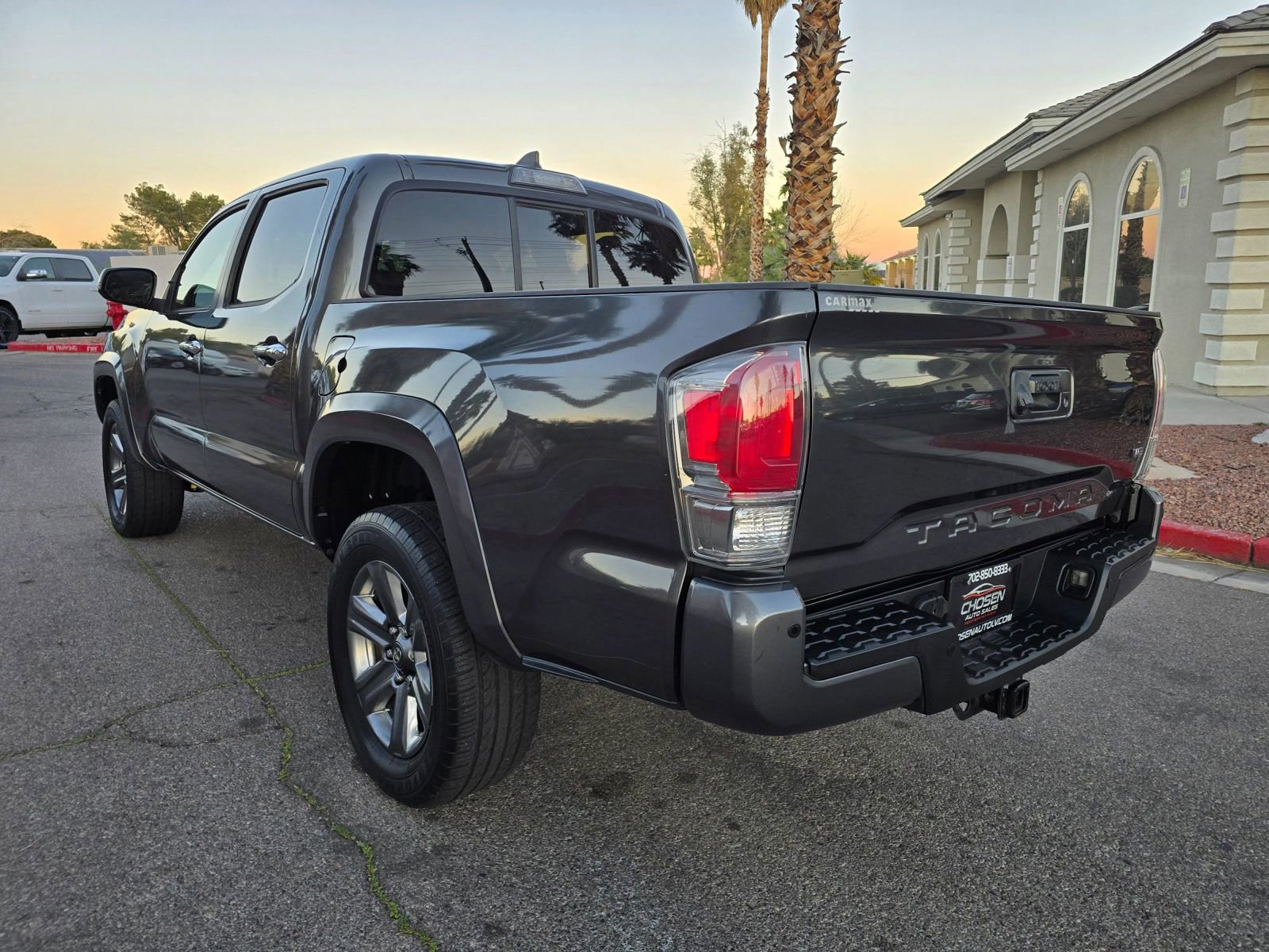 Used 2016 Toyota Tacoma Limited w/ Towing Package RWD image 5