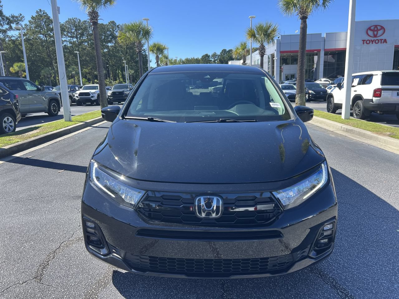 Used 2025 Honda Odyssey Elite image 3