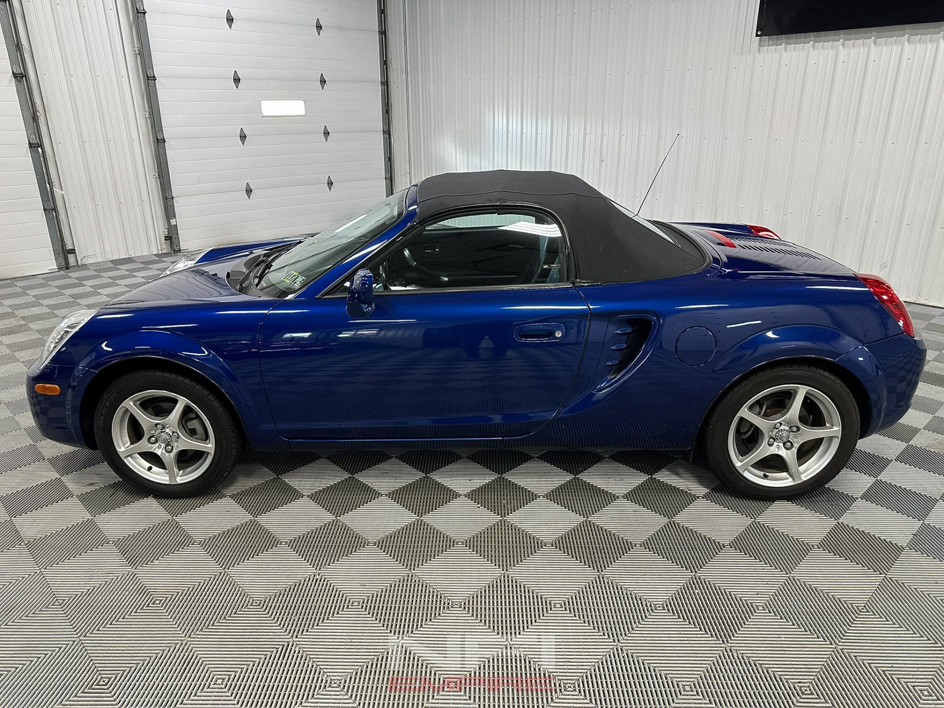 Used 2003 Toyota MR2 image 4