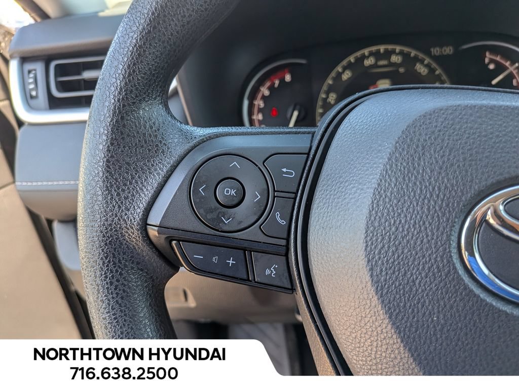 Used 2025 Toyota RAV4 XLE AWD/4WD image 21
