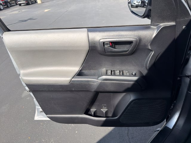 Used 2021 Toyota Tacoma SR AWD/4WD image 11