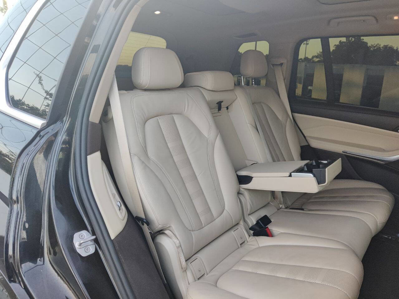 Used 2019 BMW X7 xDrive40i w/ Cold Weather Package image 30