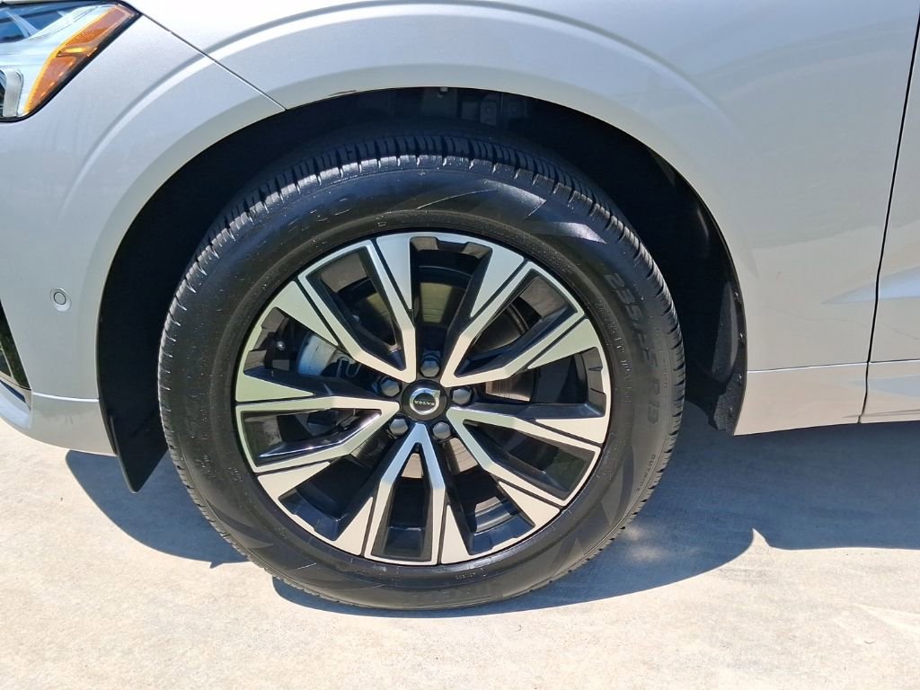 Used 2025 Volvo XC60 B5 Plus image 3