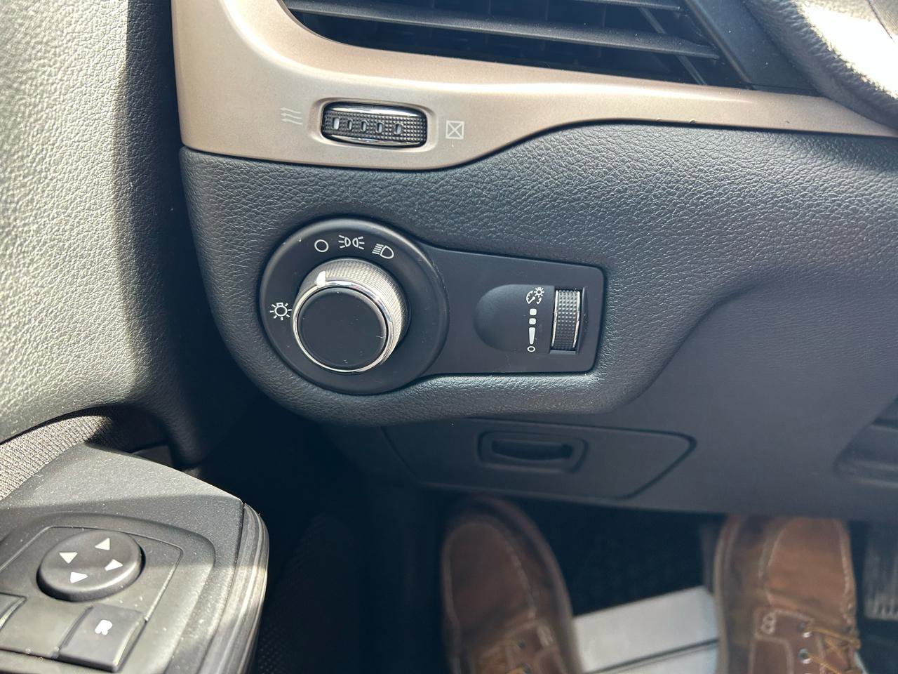Used 2015 Jeep Cherokee Sport w/ Cold Weather Group image 27