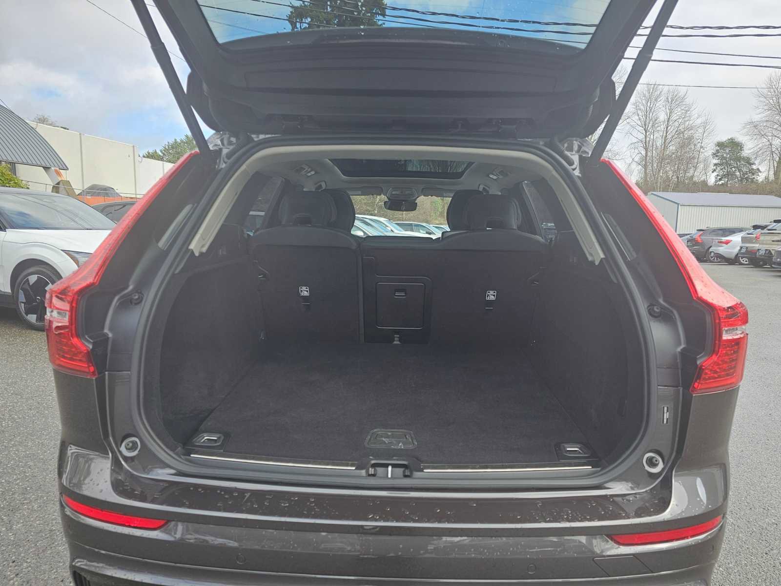 Certified 2025 Volvo XC60 B5 Plus image 17