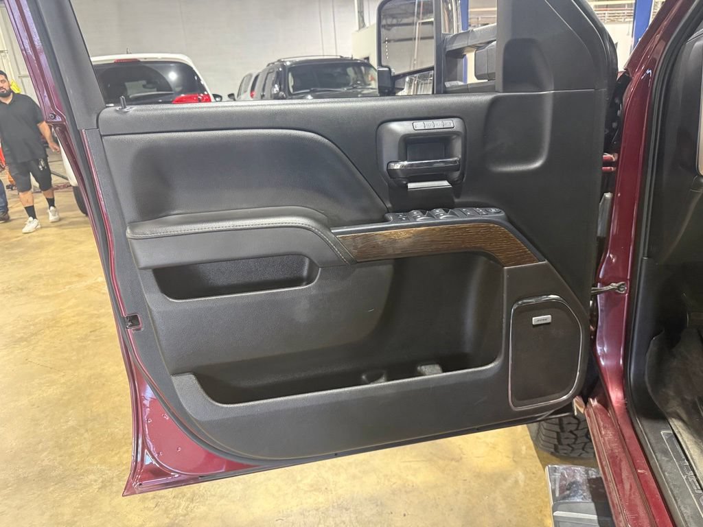 Used 2017 GMC Sierra 2500 Denali w/ Duramax Plus Package AWD/4WD image 32