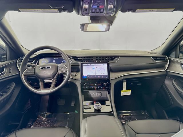 New 2025 Jeep Grand Cherokee Limited w/ Black Appearance Package image 23