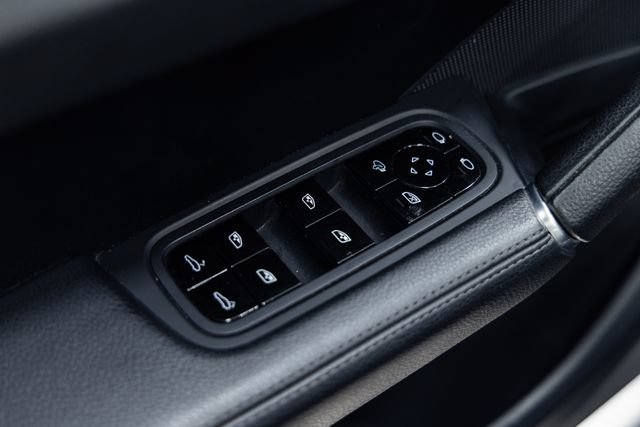 Used 2020 Porsche Cayenne AWD/4WD image 12
