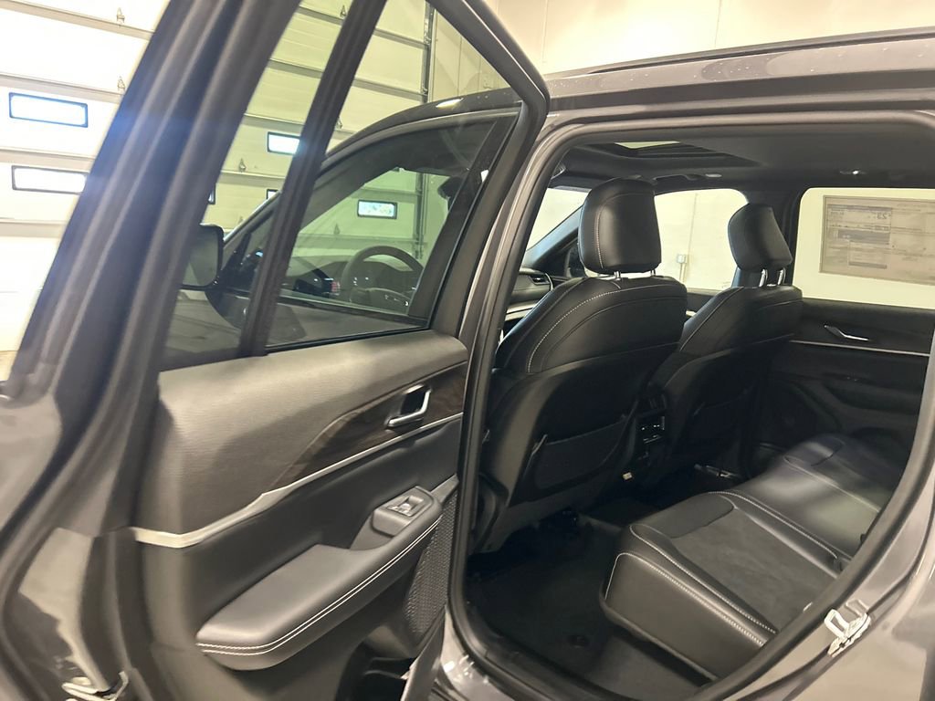 New 2026 Jeep Grand Cherokee Altitude image 29