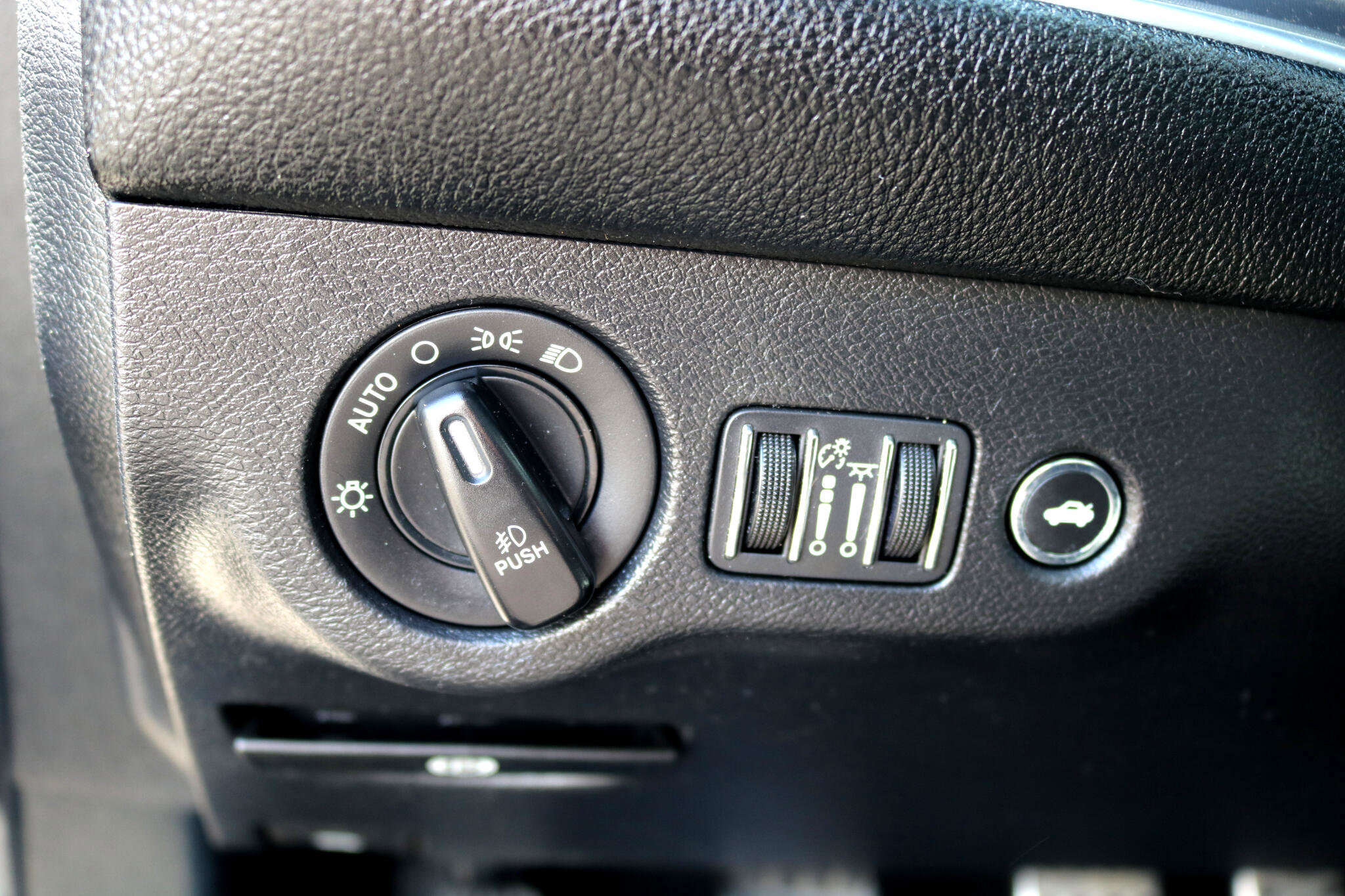 Used 2019 Dodge Challenger R/T Scat Pack w/ Shaker Package image 25