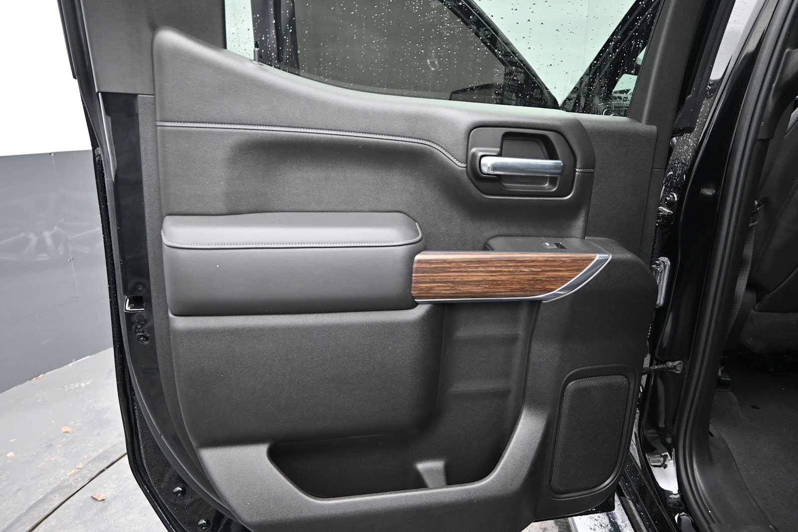 Used 2021 Chevrolet Silverado 1500 High Country w/ Technology Package AWD/4WD image 17