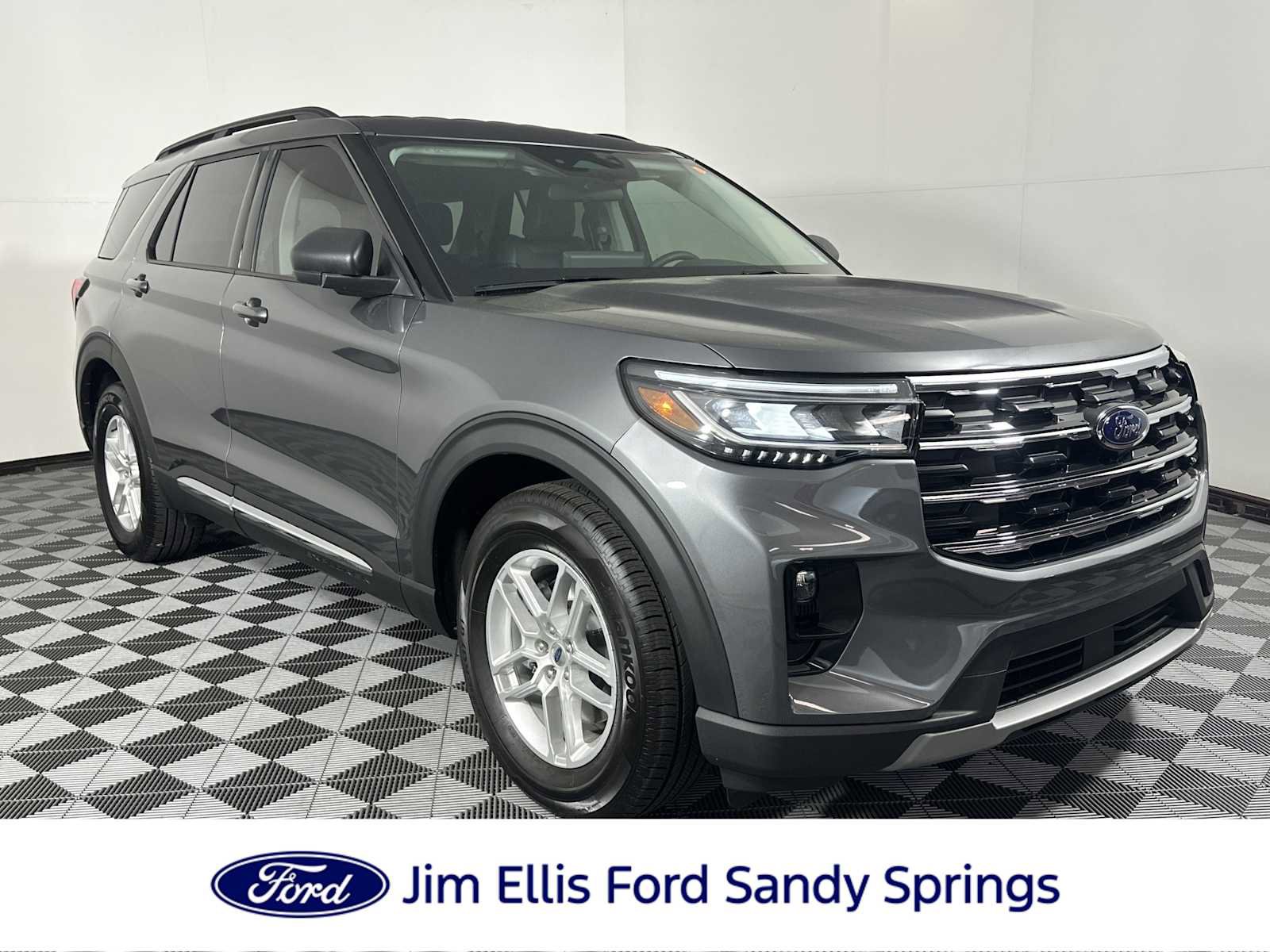 Used 2025 Ford Explorer Active w/ Active Comfort Package RWD image 1