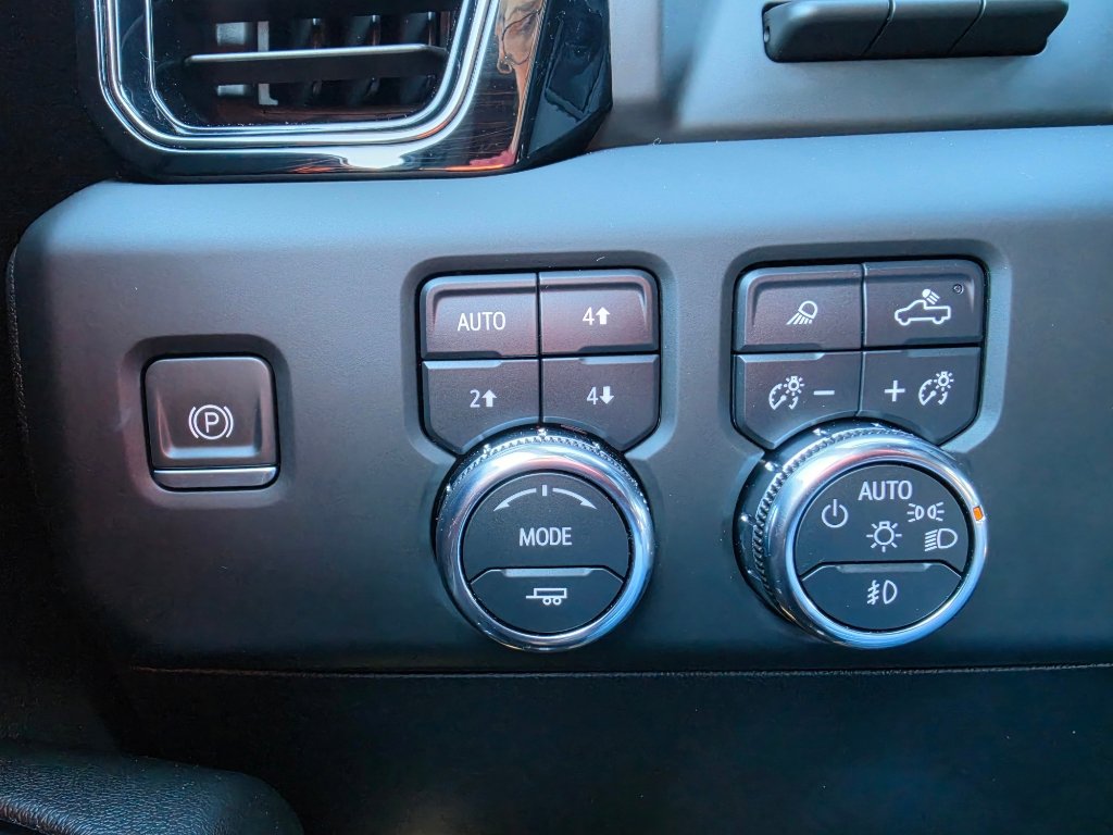 Used 2024 GMC Sierra 1500 AT4 w/ Technology Package image 17