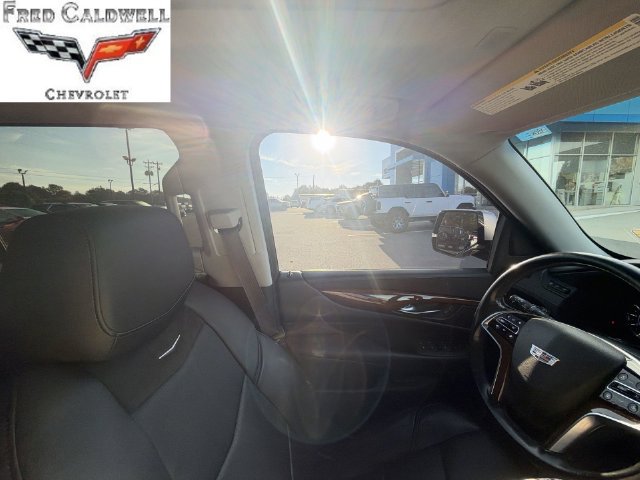 Used 2017 Cadillac Escalade Luxury AWD/4WD image 15