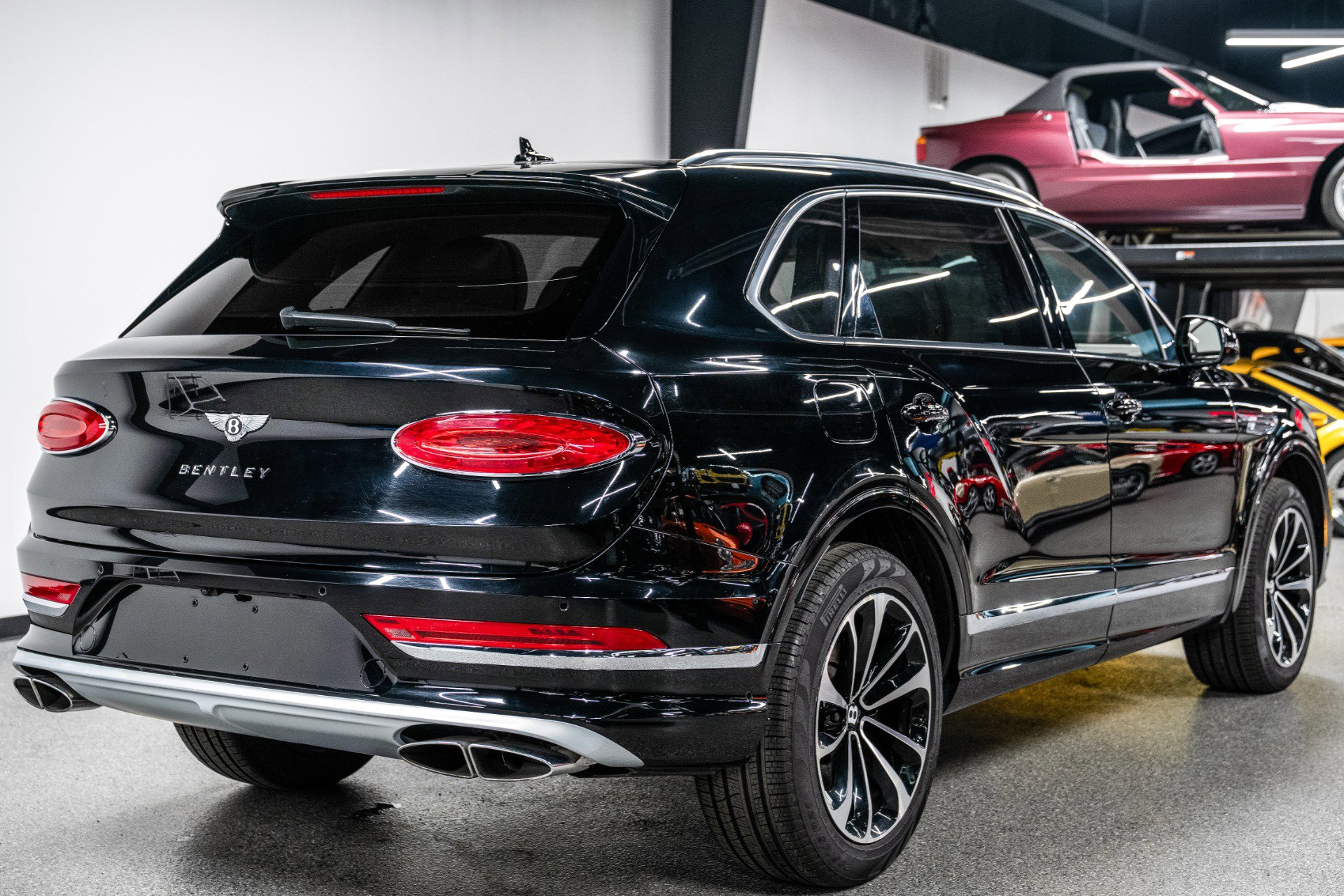 Used 2024 Bentley Bentayga Extended Wheelbase image 8