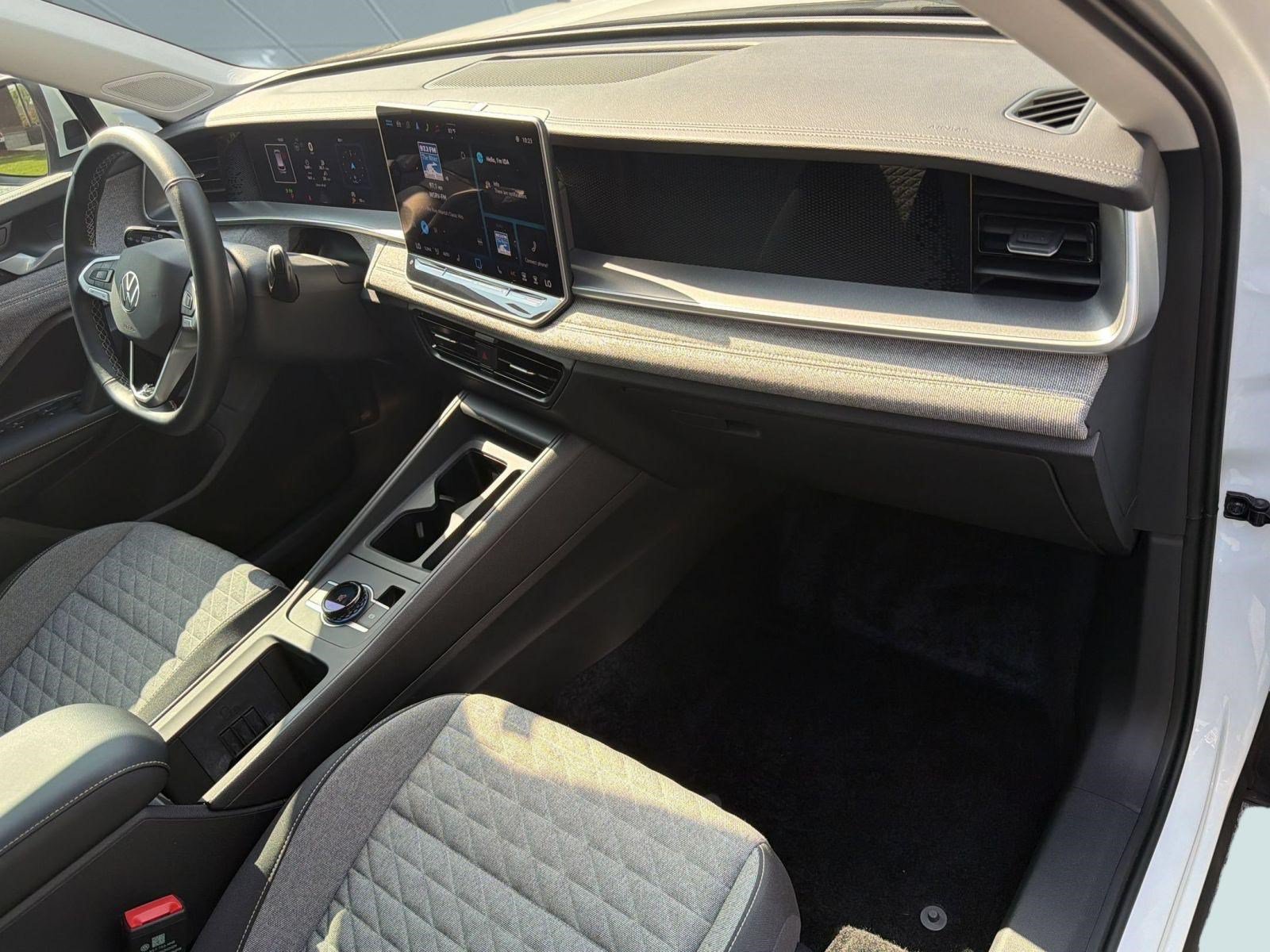 Used 2025 Volkswagen Tiguan S FWD image 30