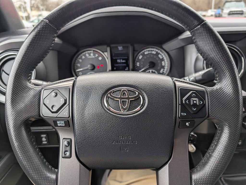 Used 2016 Toyota Tacoma TRD Sport w/ Towing Package AWD/4WD image 20